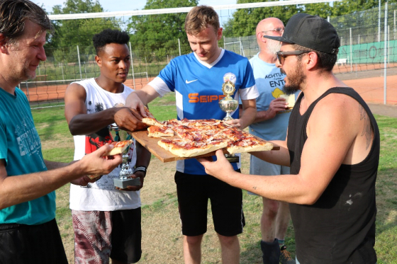 Pizza für das Siegerteam 2018
